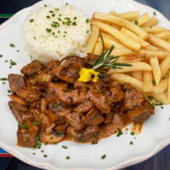Strogonoff de Carne à Lusitânia